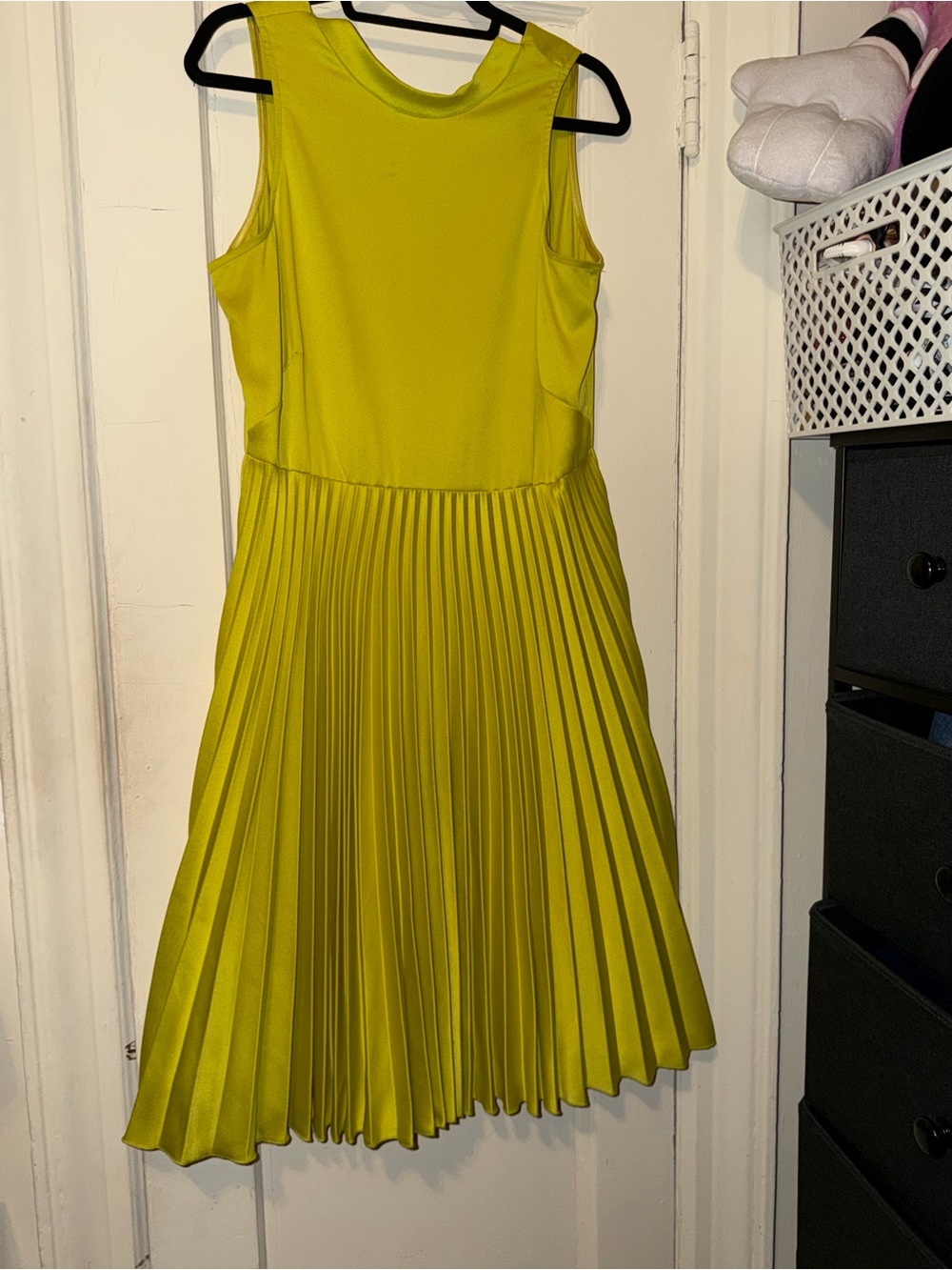 Pleated Lime Green Sleeveless Dress - Picture 1 of 2